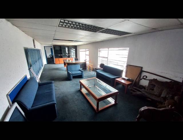 2,300M² SHOWROOM FOR SALE IN ANDERBOLT